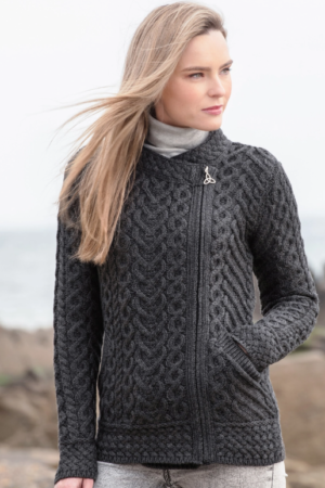 Sweater hjertedesign, m. lynlås i side. Trækul